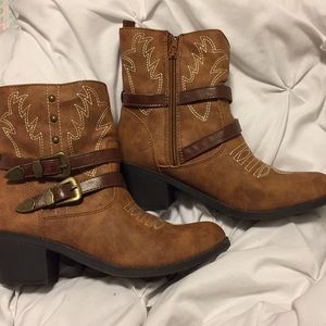 girls fashion boots only wore a few times like new